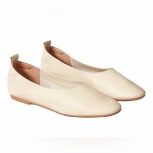 Everlane Day glove flat.